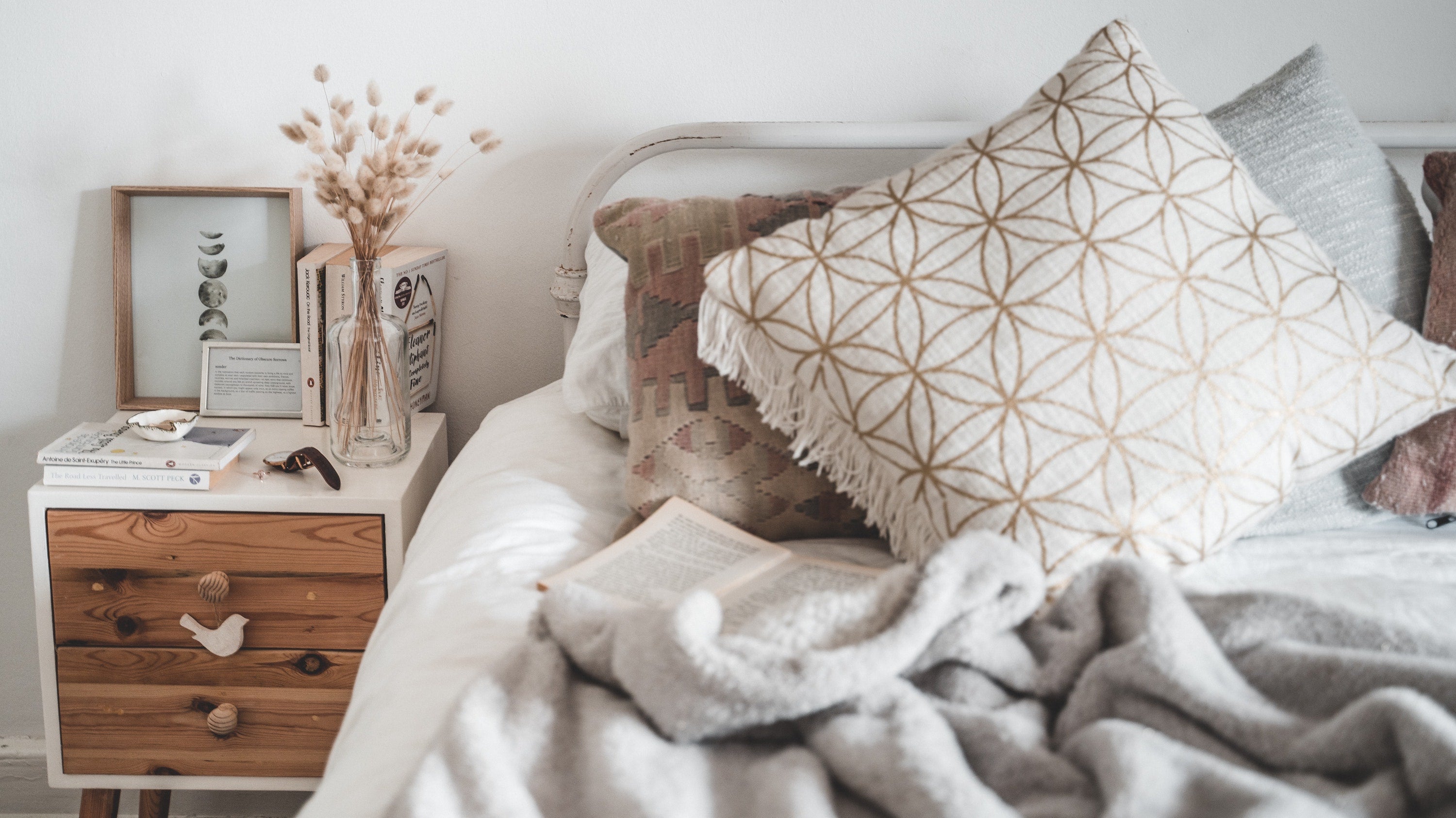 Four Budget-Friendly Tips to make your bedroom look bigger