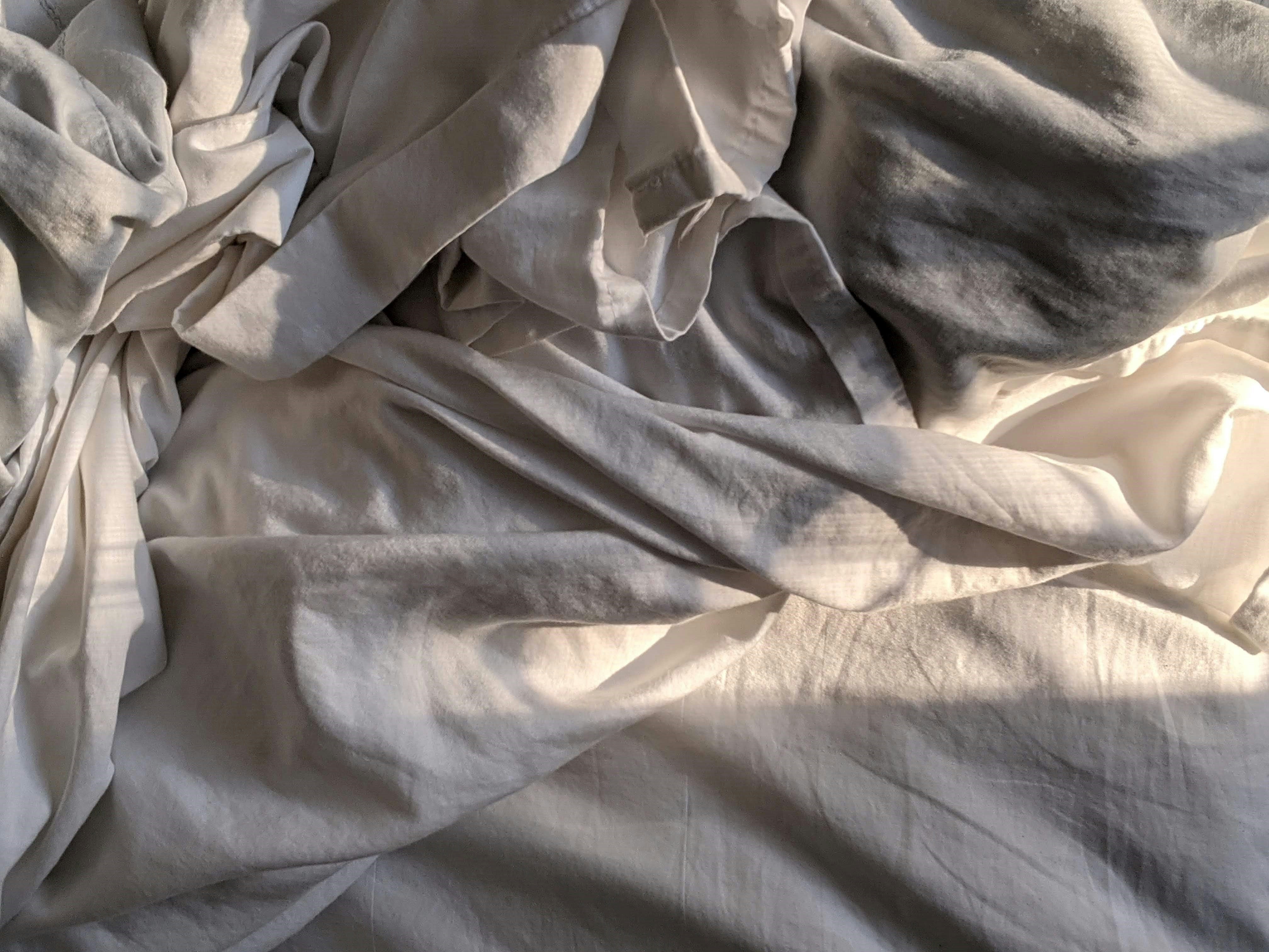 How to Combat the Heat: The Best Bedding Materials for Summer